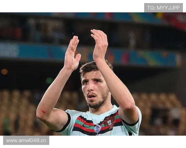 约翰·斯通斯与鲁本·迪亚斯：技术型与指挥型中卫的战术角色差异分析