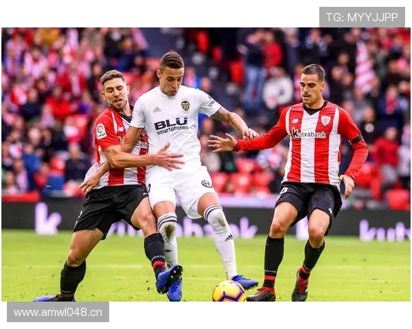 巴黎圣日耳曼关键战表现波动,赛季稳定性面临考验,竞争格局出现阶段性变化