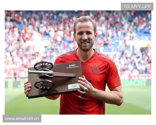 哈里·凯恩周末带孩子出门，手里那个小手表价格我看了三遍才敢相信