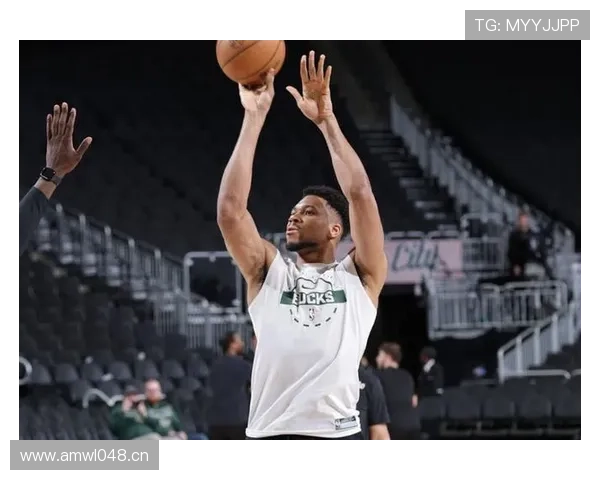 看到扬尼斯·阿德托昆博的厨房照，我酸了，那台冰箱怕是比我家房租值钱