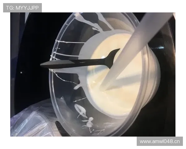 邹市明家的冰箱里塞满蛋白粉，连饮料都是按克称着喝的